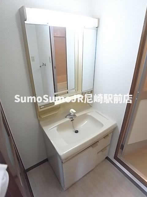 洗面設備　独立洗面台です