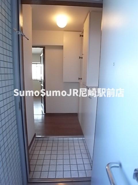 玄関　収納もある玄関です