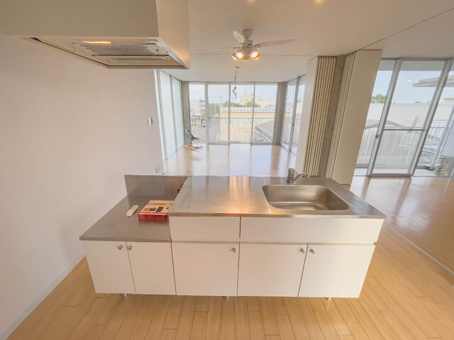 キッチン　★キッチンは人気の対面式♪★※照明は設備ではありません