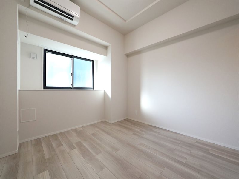 その他部屋・スペース　洋室7.1帖　エアコン付　窓付（換気良好）収納充実