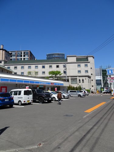 コンビニ　ローソン 札幌南7条西一丁目店（コンビニ）まで140m