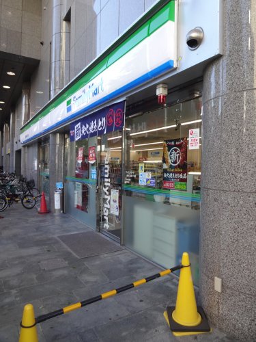コンビニ　ファミリーマート 札幌南7条西3丁目店（コンビニ）まで400m