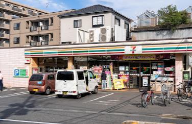 コンビニ　セブンイレブン（コンビニ）まで400m