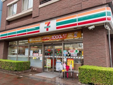 コンビニ　セブン－イレブン白金台駅前店（コンビニ）まで298m