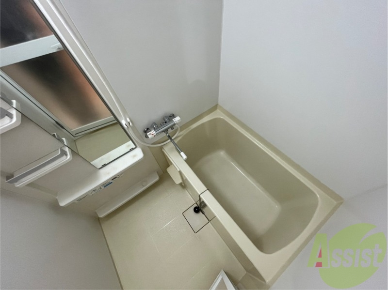 バス・シャワールーム　お風呂になります。一日の疲れを癒してくださいね。