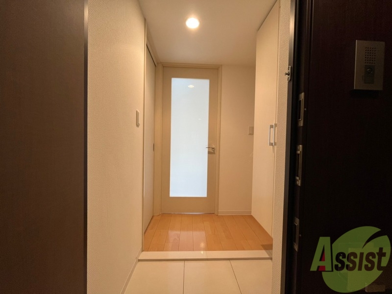 玄関　明るい印象の玄関です。シューズボックスもあります！