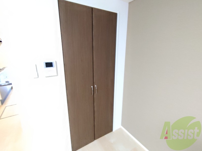 収納　収納は大きく、たくさんの物がしまえそうです。