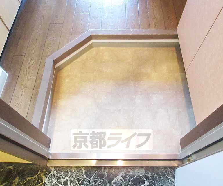 玄関　ゆったりとした玄関です。