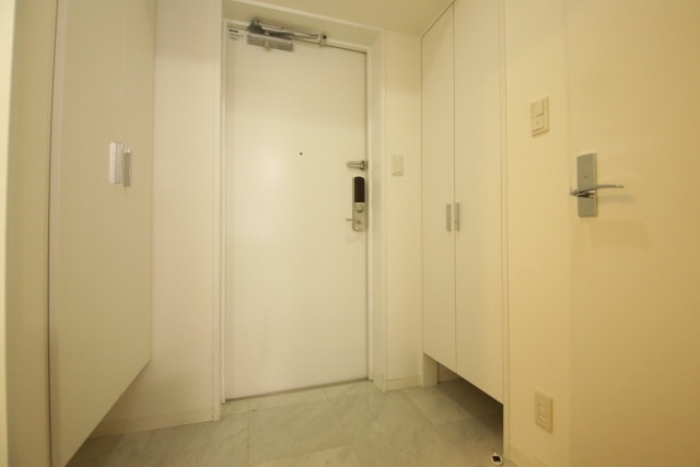 玄関　※別室の参考写真の為、現況優先です。