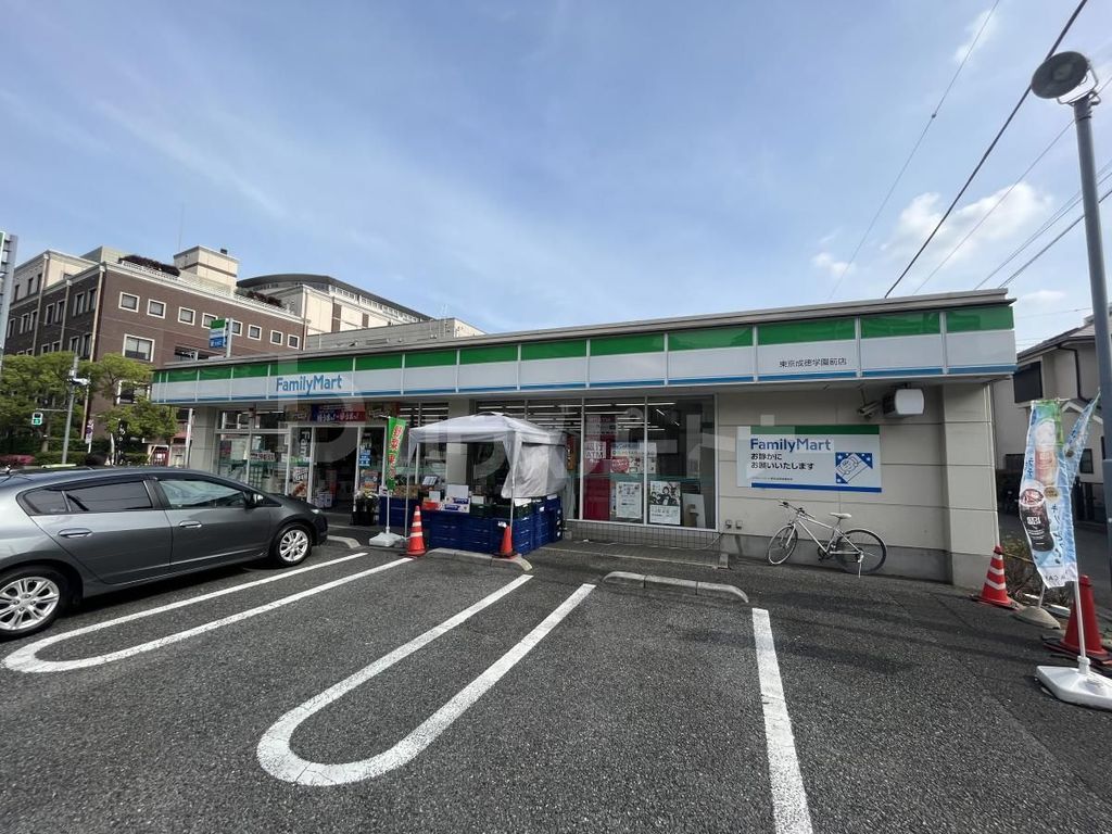 コンビニ　ファミリーマート東京成徳学園前店（コンビニ）まで1100m