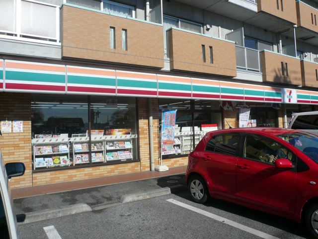 コンビニ　セブンイレブン（コンビニ）まで670m