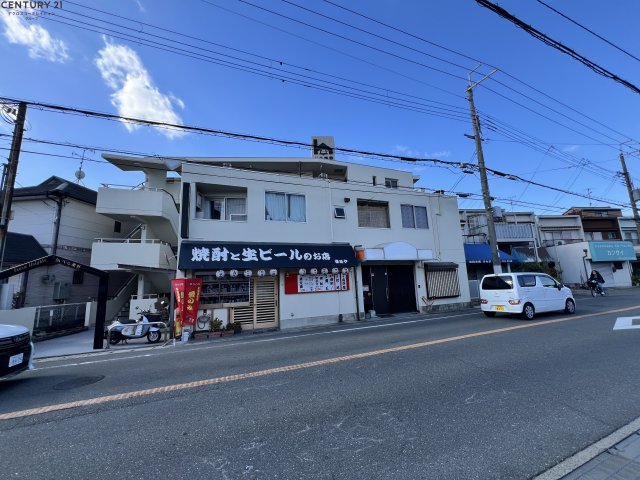 建物外観　目の前にコンビニあり