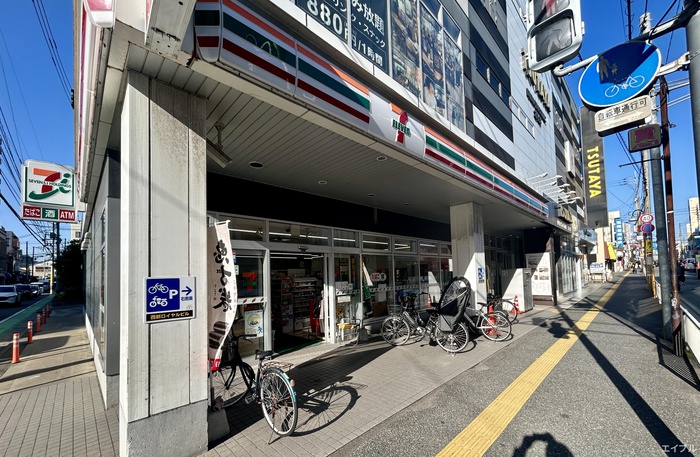 コンビニ　セブンイレブン（コンビニ）まで200m