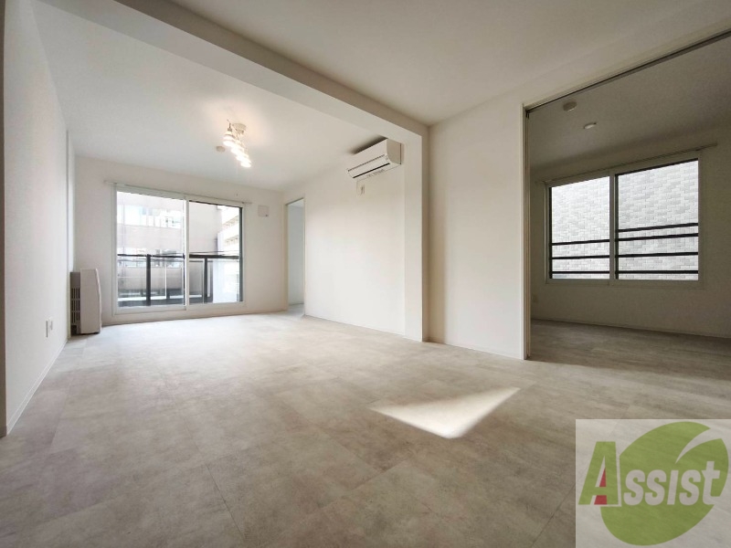 居室・リビング　白を基調とした明るい印象のお部屋になっています！