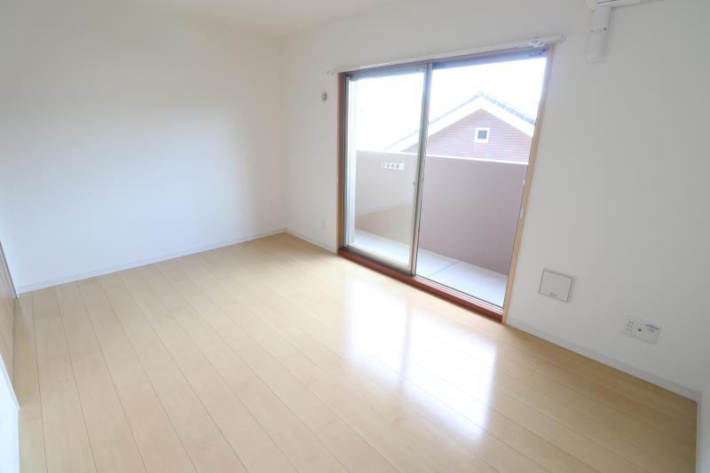 その他部屋・スペース　キッチン側から見た洋室