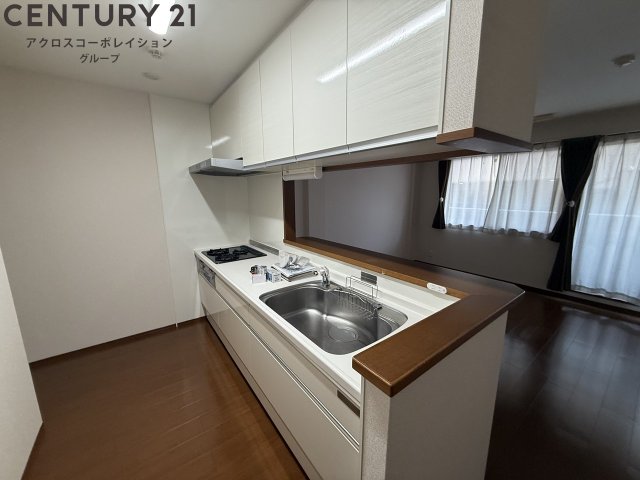 キッチン　3口ガスコンロ付で機能的なキッチンです！