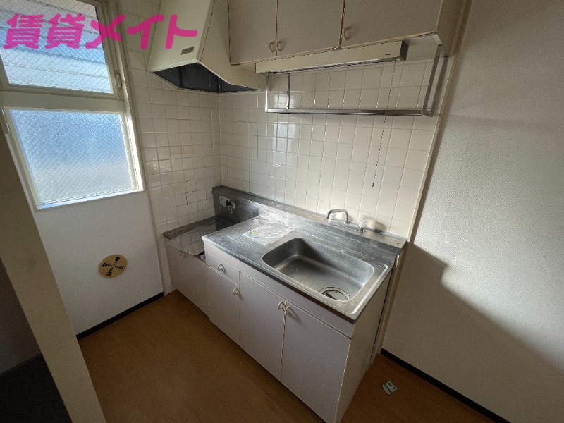 キッチン　同型反転部屋写真です。