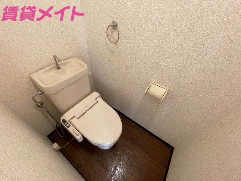 トイレ　同型反転部屋写真です。