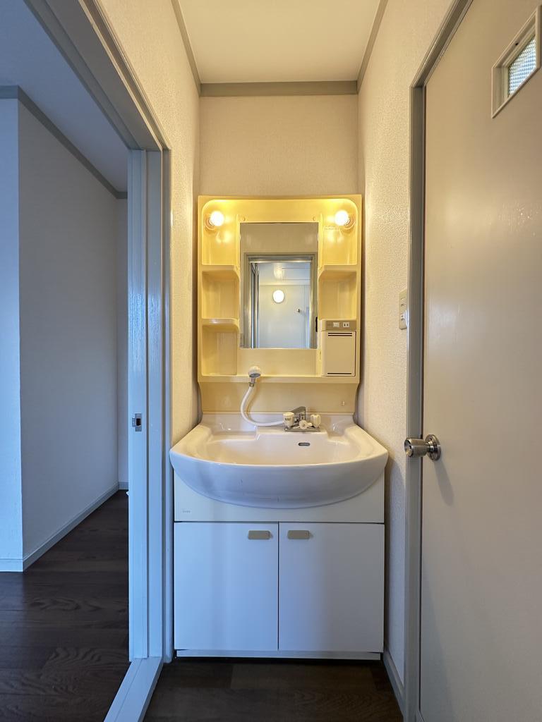 洗面設備　シャワー付き