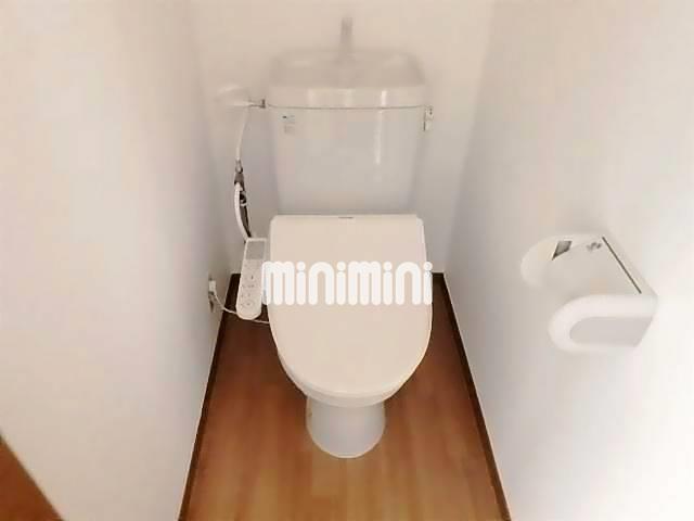 トイレ　温水洗浄便座付きのトイレです。