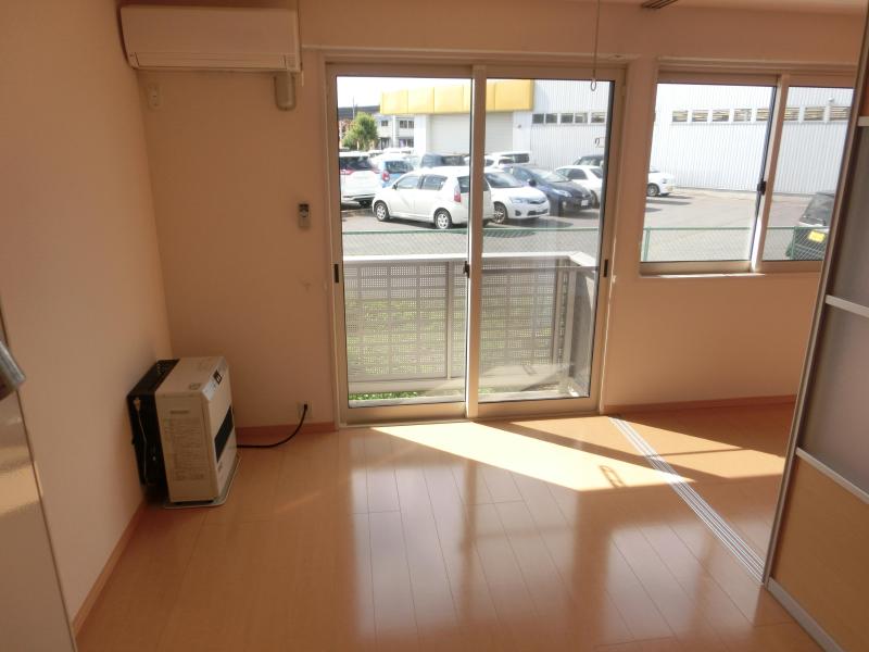 居室・リビング　同タイプの写真です。