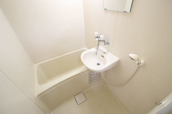 バス・シャワールーム　※別部屋の写真です