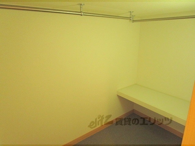 収納　ロフト下クローゼット