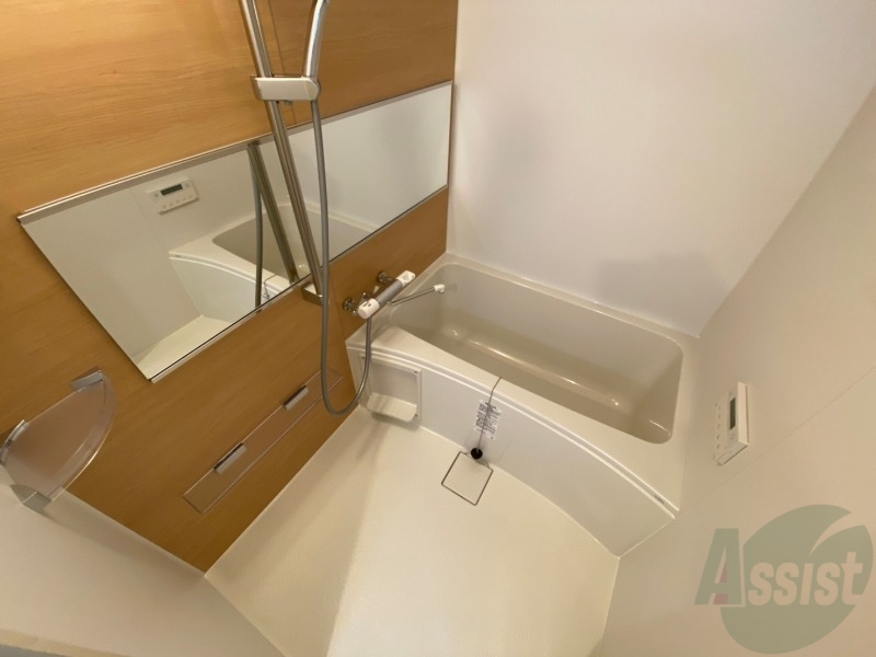 バス・シャワールーム　お風呂になります。一日の疲れを癒してくださいね。