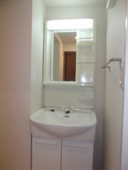 洗面設備　「あると便利な独立洗面台です」