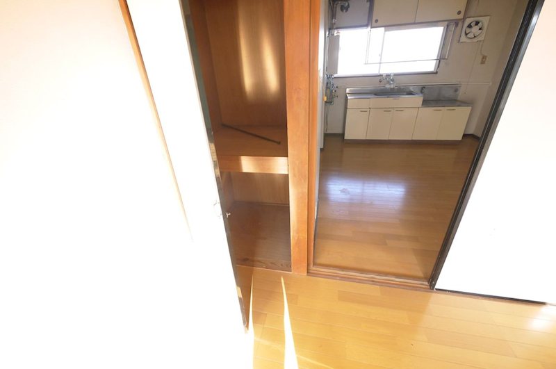 収納　西側洋室6帖