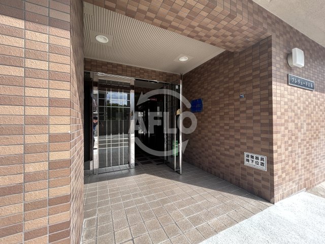 エントランス　プレリュード江坂　エントランス