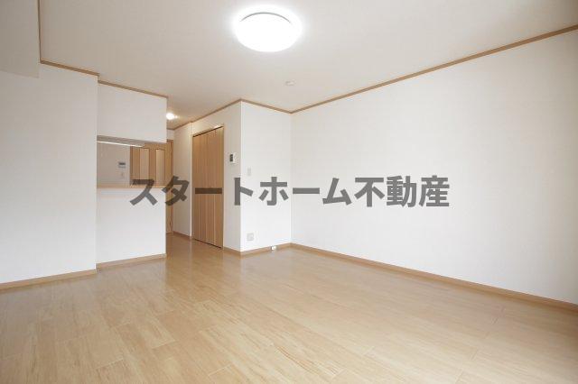 その他部屋・スペース　開放的な寝室です
