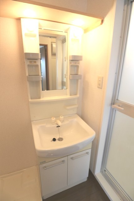 洗面設備　独立洗面台付き！