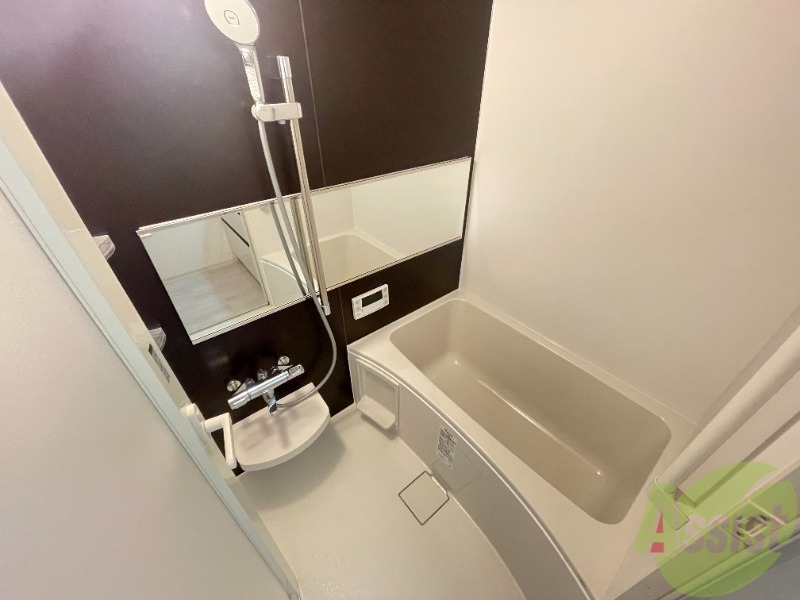 バス・シャワールーム　浴室を撮影しました。日々の疲れを癒せそうですね。