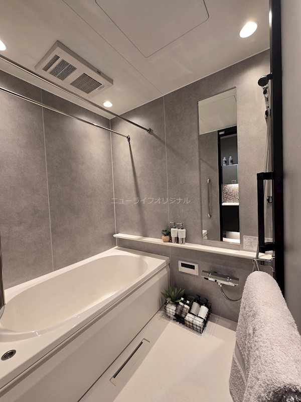 バス・シャワールーム　追焚機能はもちろん浴室乾燥機付きです。