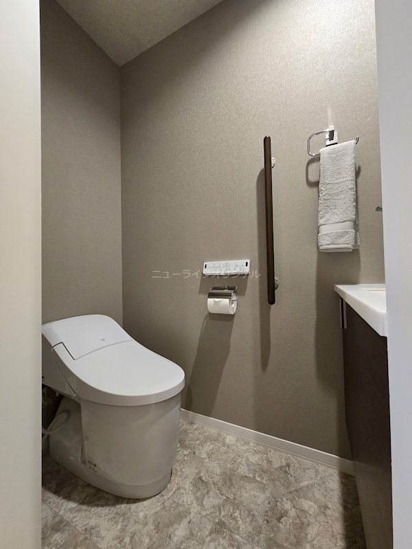 トイレ　あると嬉しい温水洗浄便座付き♪