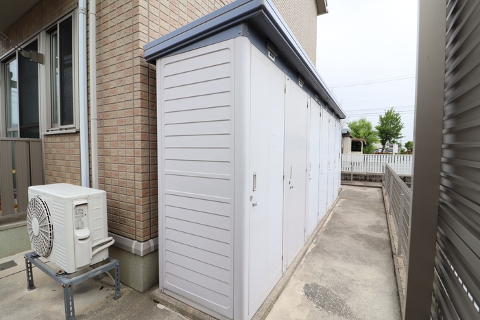 その他共有部分　タイヤなどしまえるトランクルームもございます♪