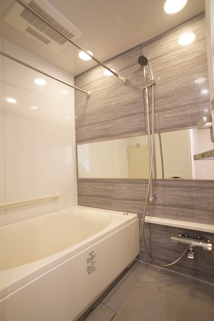 バス・シャワールーム　浴室乾燥・追い焚き可・２０２５年３月撮影