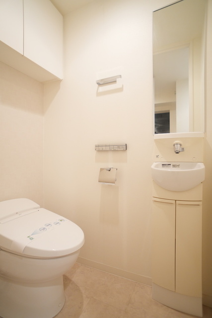 トイレ　温水洗浄機能付き便座・２０２５年３月撮影