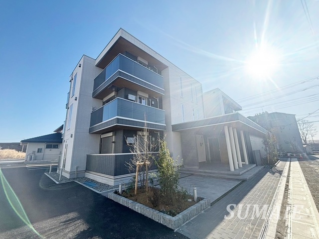 建物外観　3階建ての低層マンション！