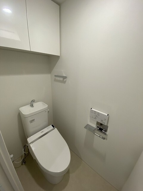 トイレ　温水洗浄便座