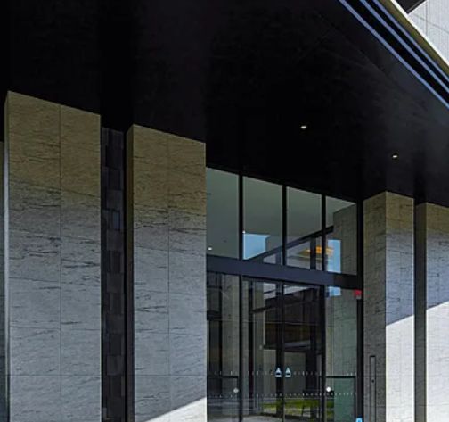 エントランス　建物の内部です