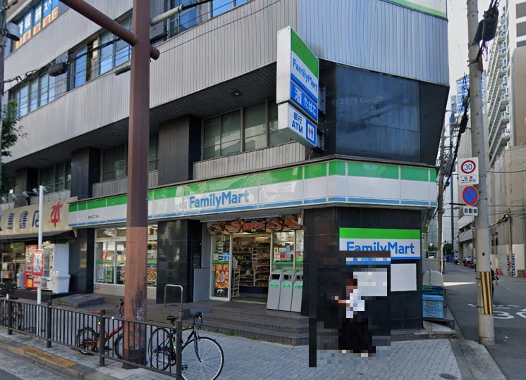 コンビニ　ファミリーマート西本町二丁目店（コンビニ）まで123m