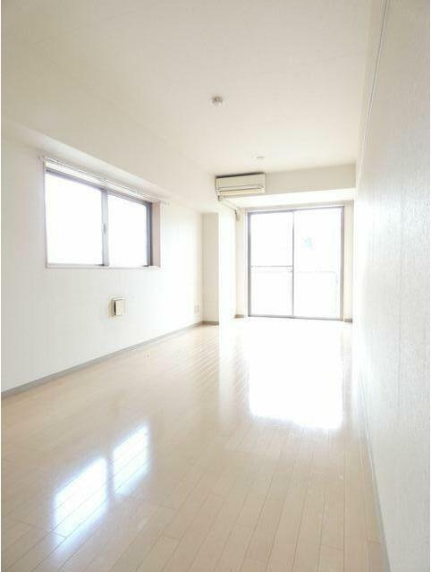 居室・リビング　使いやすい形の為、レイアウトを楽しめます♪