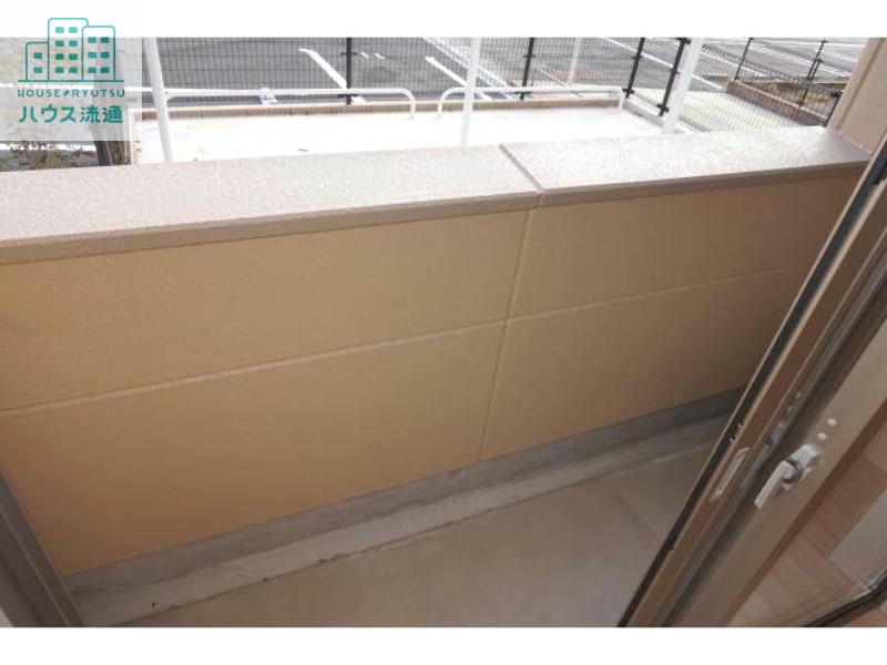 バルコニー　※別号室の写真になります。