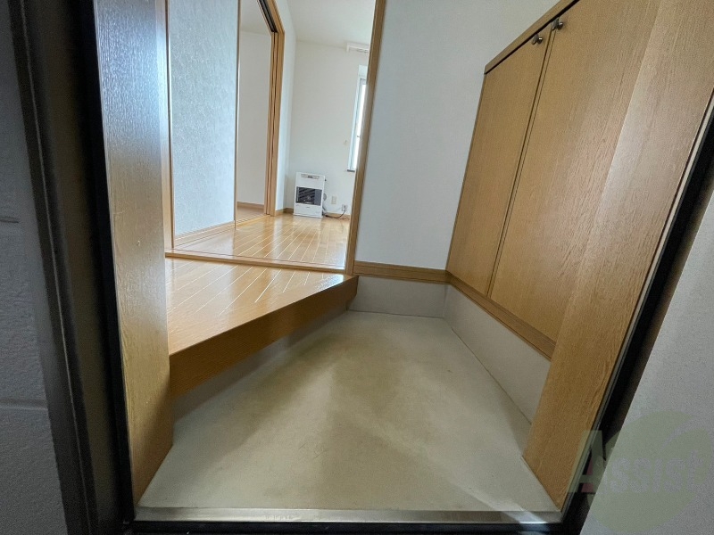 玄関　玄関にはシューズボックスもあって便利そう！