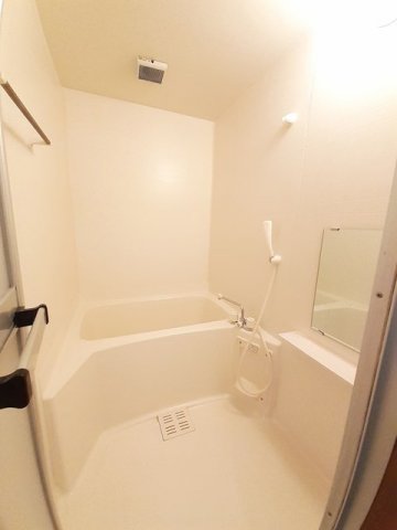 バス・シャワールーム　落ち着いた空間のお風呂です