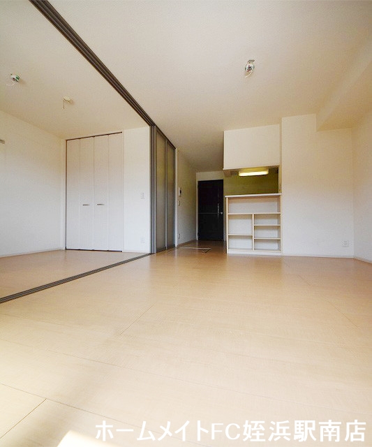 居室・リビング　★ネット無料！設備充実のお部屋です♪★参考写真