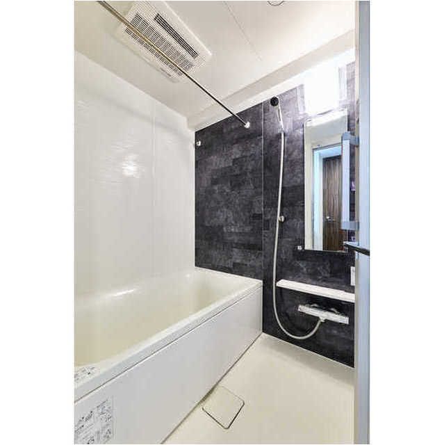 バス・シャワールーム　コンパクトで使いやすいお風呂です