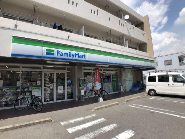 コンビニ　ファミリーマート（コンビニ）まで420m